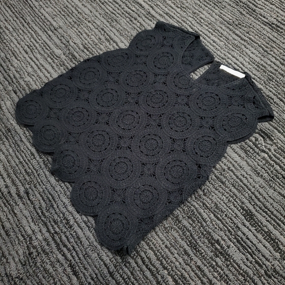 Abercrombie & Fitch Black Crochet Cropped Sleeveless Blouse - Picture 2 of 4